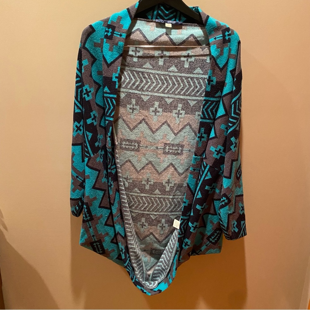 Geometric design sweater shrug M